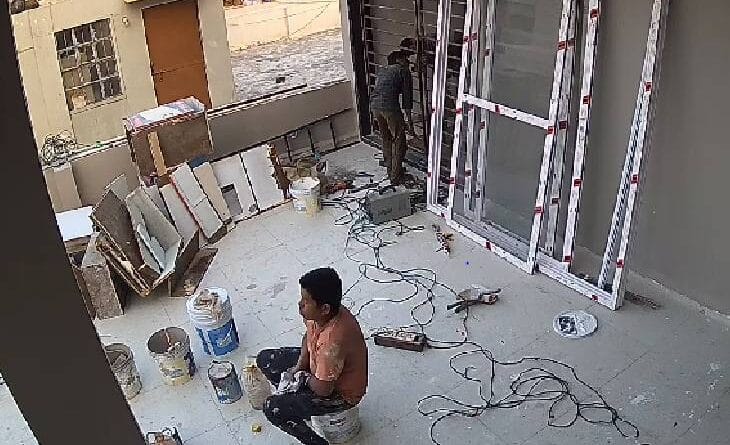 28 year old painter died of heart attack, fell on his back while working, hands also became stiff, indore, kalluram news