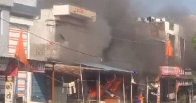 इंदौर में एक के बाद 8 गैस सिलेंडरों में धमाका, दुकान की छत उड़ी, दो अन्य दुकानों में लगी आग 5 8 gas cylinders explode one after the other in Indore, roof of shop blown off, two other shops caught fire, indore, MP updates, today update, accident, kalluram news