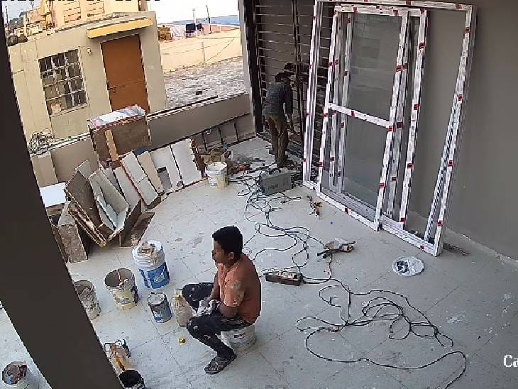 28 साल के पेंटर की हार्ट अटैक से मौत, काम करते समय पीठ के बल गिरा, हाथ भी अकड़ गए 1 28 year old painter died of heart attack indoe, fell on his back while working, hands also became stiff, indore, kalluram news