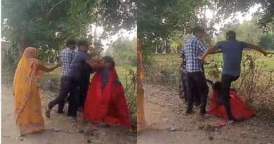 दंपती ने महिला को मारे लात-घूंसे और चप्पल, बोली- सड़क पर साइड में चलने को लेकर हुआ विवाद  2 The couple kicked and punched the woman with slippers, said - there was a dispute over walking on the side of the road, kalluram news, niwari, MP news, today updates, video