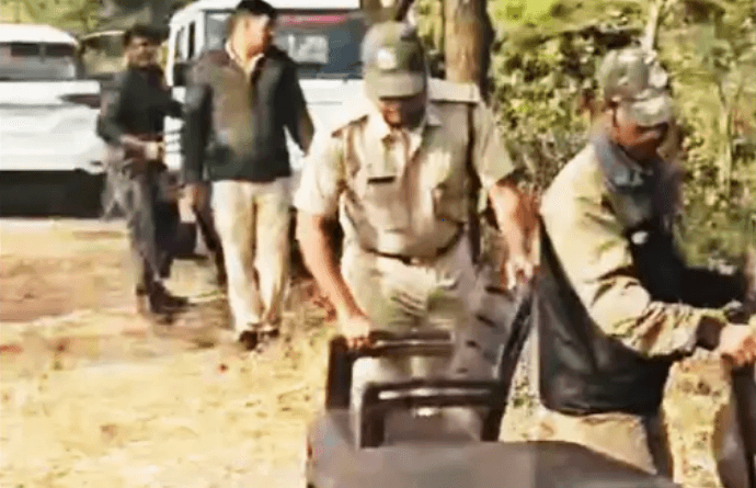 Royal welcome to former Forest Minister Shah in STR, Forest Guard cooked chicken in the core area; Private vehicles were taken inside, former forest minister vijay shah, kalluram news, satpura tiger reserve, vijay shah party, chicken party in STR