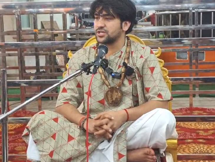 पंडित धीरेंद्र शास्त्री जल्द सजाएंगे सेहरा, बोले- जहां माता-पिता बोलेंगे, वहां शादी करेंगे 1 Pandit Dhirendra Shastri will soon marry, said - will marry where parents say, MP news, pandit dhirendra shashtri, chhatarpur, kalluram news, dhirendra shashtri marriage