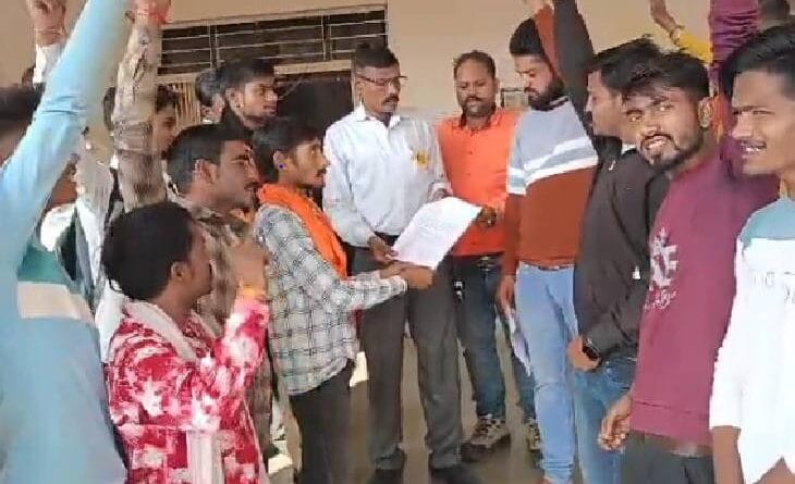 Vishwa Hindu Parishad workers accused of cow smuggling, submitted memorandum to SDM, kalluram news, VHP shamshabad, vodosha
