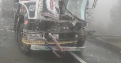 घने कोहरे के कारण सागर में 4 वाहन, गुना में 7 ट्रक टकराए, दो घायल; शिवपुरी में ट्रक ने दंपती को कुचला 1 Due to dense fog, 4 vehicles collided in Sagar, 7 trucks collided in Guna, two injured; Truck crushes couple in Shivpuri, accident, shivpuri, sagar, guna, kalluram news, MP mausam update, today weather