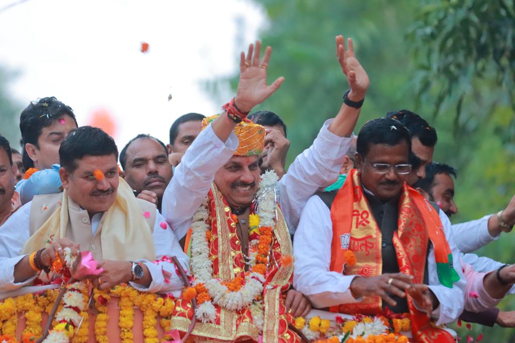 Dr. Mohan Yadav's first road show after becoming CM, about 2 thousand welcome stages in 7 km route, ujjain, kalluram news, mohan yadav, road show of mohan yadav