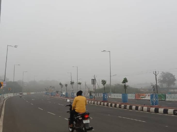 MP में चार दिन बाद खिली हल्की धूप, ग्वालियर सबसे ठंडा; कई शहरों में छाया रहा कोहरा 1 Light sunshine in MP after four days, Gwalior is the coldest; Fog prevails in many cities, mausam updates, MP weather, kalluram news, today updates, weather news