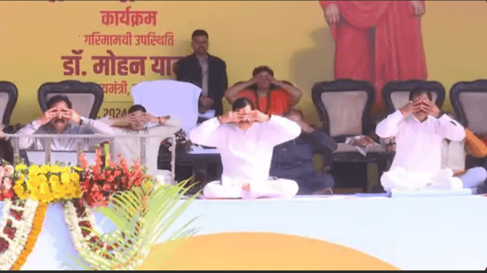 युवा दिवस पर CM ने किया प्राणायाम, सूर्य नमस्कार, बोले- उज्जैन से 5 लाख लड्डू अयोध्या भेजेंगे 1 On Youth Day, CM did Pranayama, Surya Namaskar, said- will send 5 lakh laddus from Ujjain to Ayodhya, kalluram news, yuva diwas, today updates, MP news, bhopal, CM Dr. Mohan yadav