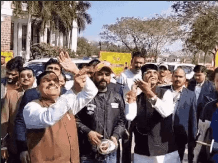 युवा दिवस पर CM ने किया प्राणायाम, सूर्य नमस्कार, बोले- उज्जैन से 5 लाख लड्डू अयोध्या भेजेंगे 2 On Youth Day, CM did Pranayama, Surya Namaskar, said- will send 5 lakh laddus from Ujjain to Ayodhya, kalluram news, yuva diwas, today updates, MP news, bhopal, CM Dr. Mohan yadav