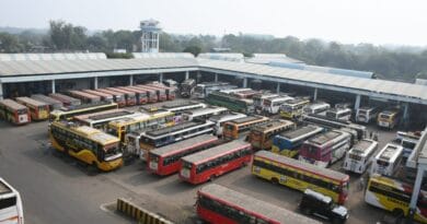 MP में 4 शहरों में काम पर लौटेंगे ड्राइवर, केंद्र सरकार से बातचीत के बाद बनी सहमति; भोपाल समेत अन्य शहरों में असमंजस 3 Drivers will return to work in 4 cities of MP, agreement reached after talks with the Central Government; Confusion in other cities including Bhopal, truck-bus drivers strike, kalluram news, strike closed