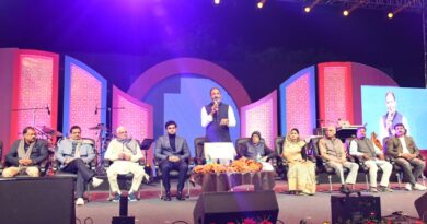 Singer Nikhita Gandhi performed the anointment and worship of Lord Badrinath in “Khurai Mahotsav-24”, sagar, khurai, bina, kalluram news,