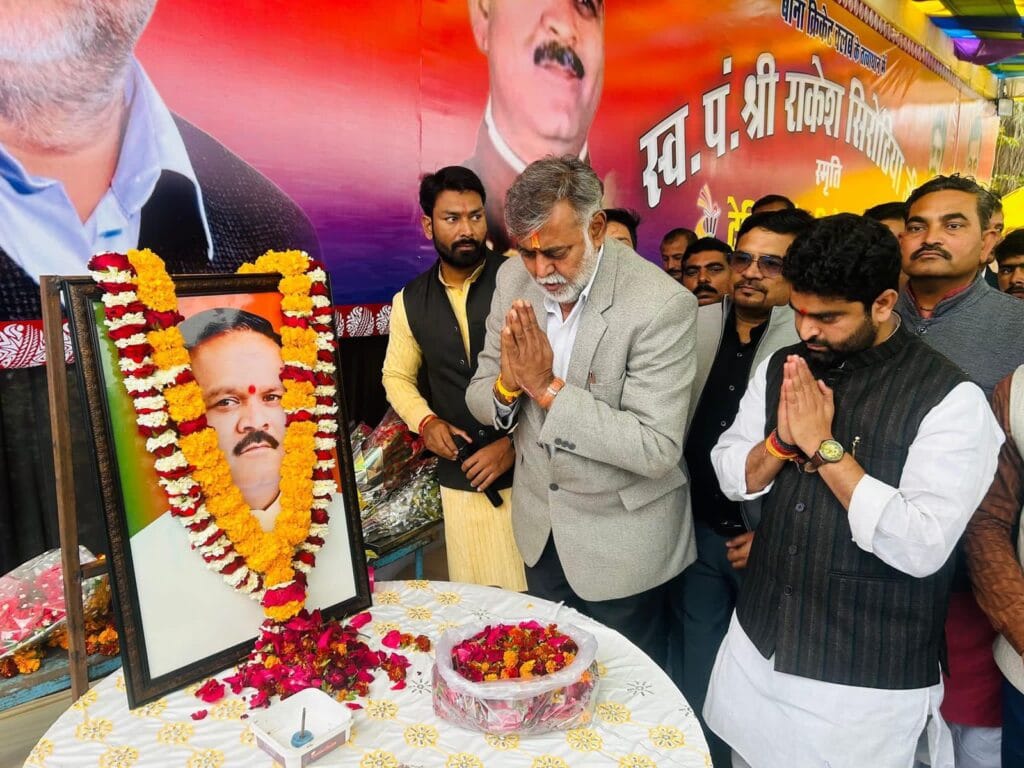 बीना में क्रिकेट टूर्नामेंट के फाइनल में यश इलेवन ने SSY को 3 रन से हराया; जीशन रहे मैन ऑफ द मैच 4 Final match of cricket tournament in Bina, Minister Prahlad Patel participated, sagar, bina, yash elevan won match, kalluram news, cricket match, prahlad patel