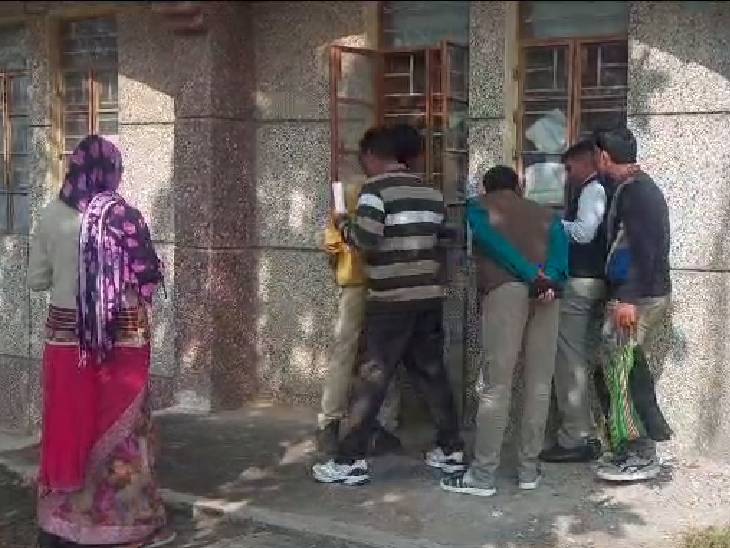 Navodaya students locked themselves in the room for 6 hours, said - English teachers beat us after drinking alcohol, chhindwara, kalluram news, MP news, navodaya school chhindwara, today updates