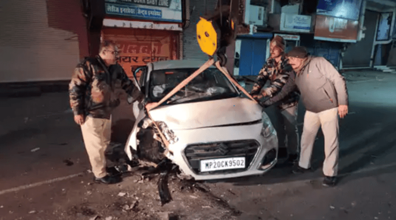 High speed car collides with divider in Jabalpur, one dead, another injured, jabalpur, accident, kalluram news