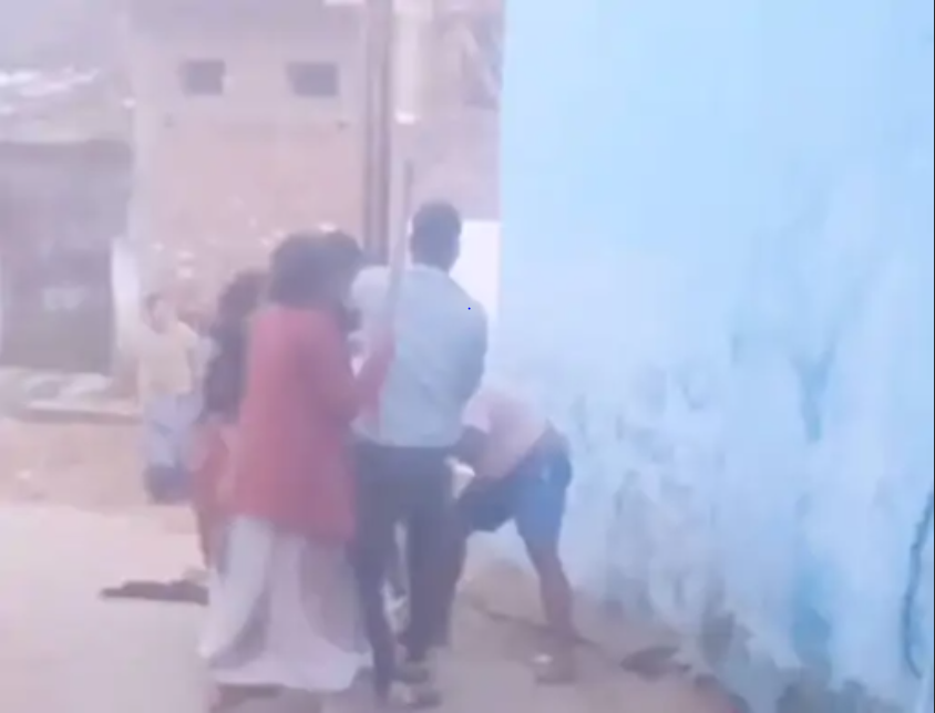 पतंग उड़ाने को लेकर दो भाइयों में चले लात-घूंसे, आरोप- पुलिस ने नहीं सुनी 1 Two brothers kicked and punched each other over kite flying, allegations - police did not listen, jabalpur, kalluram news, दो भाइयों में मारपीट