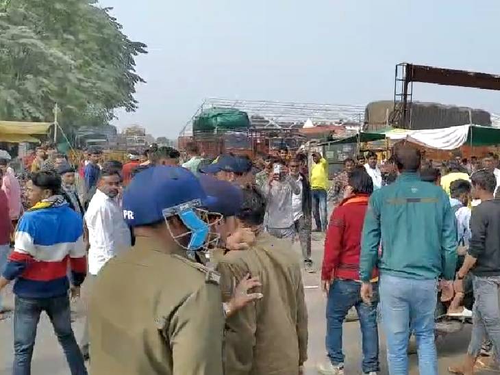 MP में 4 शहरों में काम पर लौटेंगे ड्राइवर, केंद्र सरकार से बातचीत के बाद बनी सहमति; भोपाल समेत अन्य शहरों में असमंजस 4 High Court's instructions - End the drivers' strike: CM Dr. Yadav said - People should not face shortage of essential things, bus-truck strike, MP news, today news, kalluram news, truck drivers strike in MP, CM mohan yadav