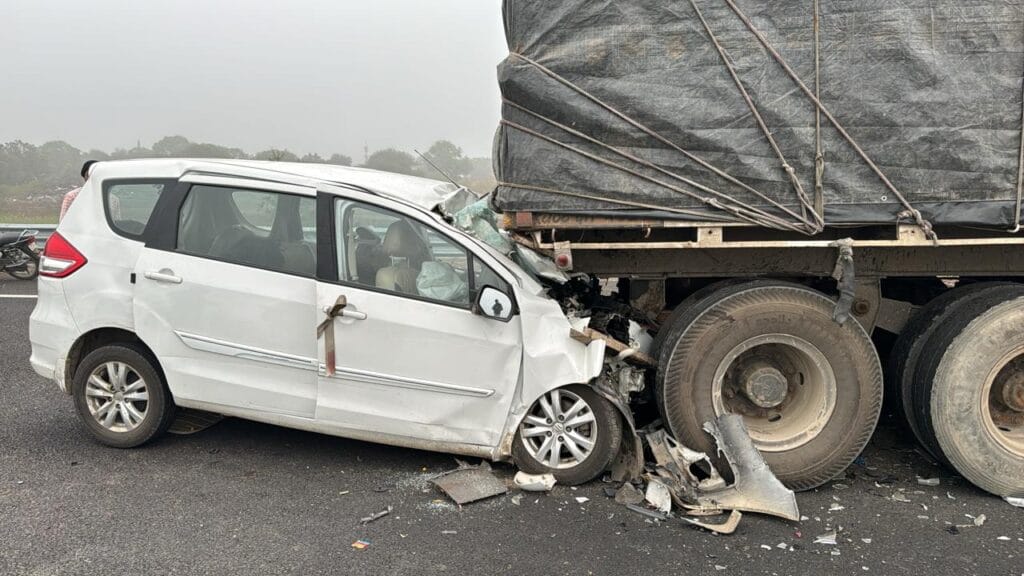 पहले उछली फिर पलटते हुए 200 मीटर घिसटती गई स्कॉर्पियो, दो की मौत; MP में चार हादसों में आठ लोगों की जान गई 2 Scorpio first jumped and then overturned and got dragged 200 meters, two died; Eight people lost their lives in four accidents in MP, accident, MP news, kalluram news, today updates, sehore, mandsaur, sheopur, shivpuri