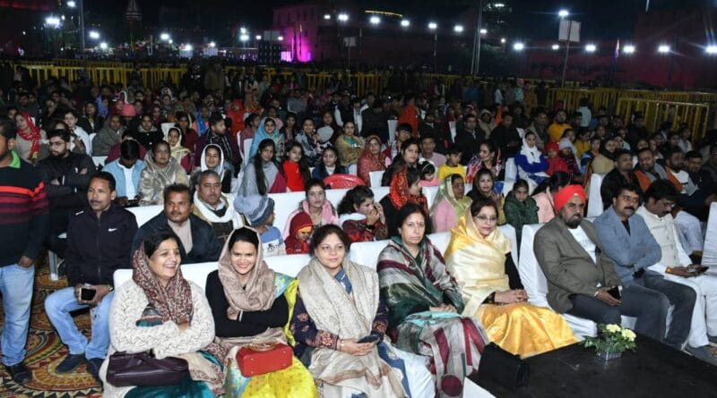 Second day of Khurai Mahotsav: Singer Tulsi Kumar sang 'Ram Aayenge...', khurai mahotsav, kalluram news, khurai, bina, sagar,