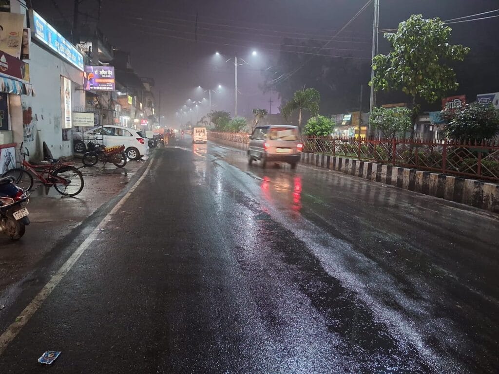 भोपाल-रायसेन में मानसून जैसी बारिश, 14 जिलों में अलर्ट: बढ़ी ठिठुरन; कई जिलों में छाया कोहरा 3 Monsoon like rain in Bhopal-Raisen, alert in 14 districts: increased chill; Shadow fog in many districts, MP weather, Mp mausam, kalluram news, weather updates, bhopal, cold in MP