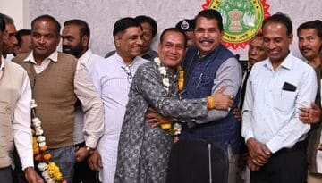 Sardar Patel-Dr. in Ujjain. Statues of Ambedkar will be installed, agreement reached between both sides, there was ruckus after breaking the statue, ujjain, kalluram news