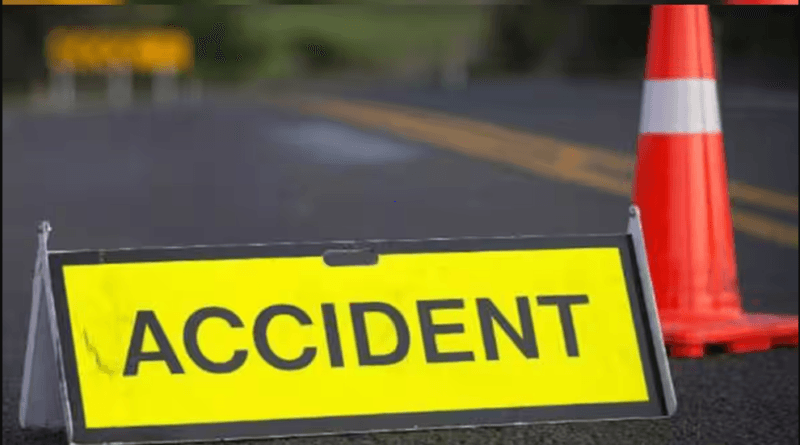 Truck collides with parked vehicle in Chhindwara, overturns, uncle and nephew die, Accident, Kalluram News, Chhindwara