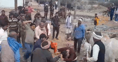 चंबल में वसूलीबाज को दौड़ा-दौड़ा कर पीटा, पशु मेले में बिना रसीद कर रहा था उगाही 2 In Chambal, a tax collector was chased and beaten, he was collecting money without receipt in the cattle fair, kalluram news, bhind, MP news, cattle fair in bhind