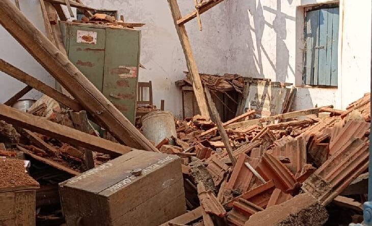 Roof of 70 year old primary school building collapses in Chhindwara, no casualties, Chhindwara, Kalluram News, Primary School, Accident