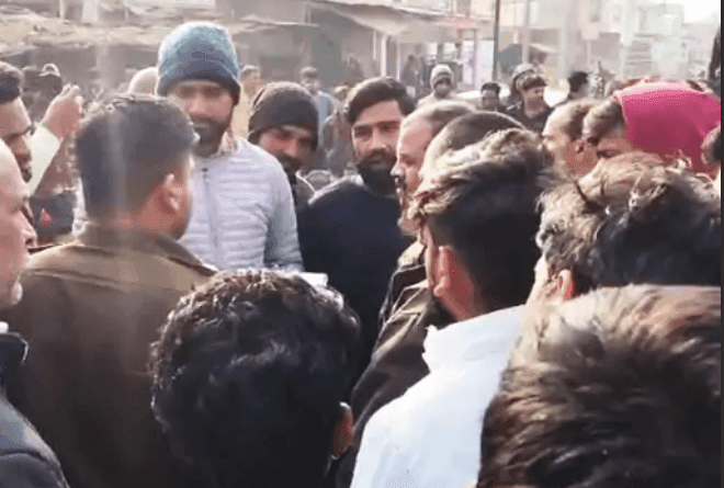 After vandalism in the temple in Guna, Shivlinga was uprooted, angry people blocked the road, demanded demolition of the house of the accused, guna, guna rukus, kalluram news