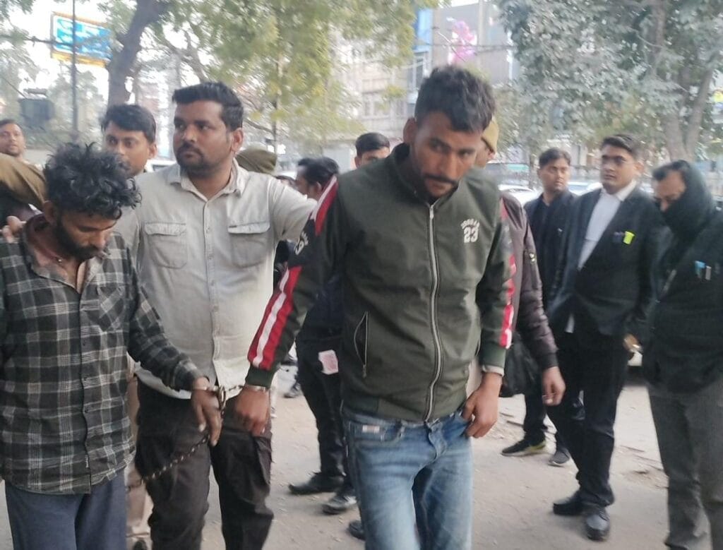 ग्वालियर में जिस बच्ची से गैंगरेप हुआ, उसके परिवार ने किया पलायन, आरोपी का घर तोड़ा, 20 बीघा जमीन भी खाली कराई 1 The family of the girl who was gang-raped in Gwalior fled, demolished the accused's house, also vacated 20 bighas of land, gwalior, gang rape case, kalluram news, crime