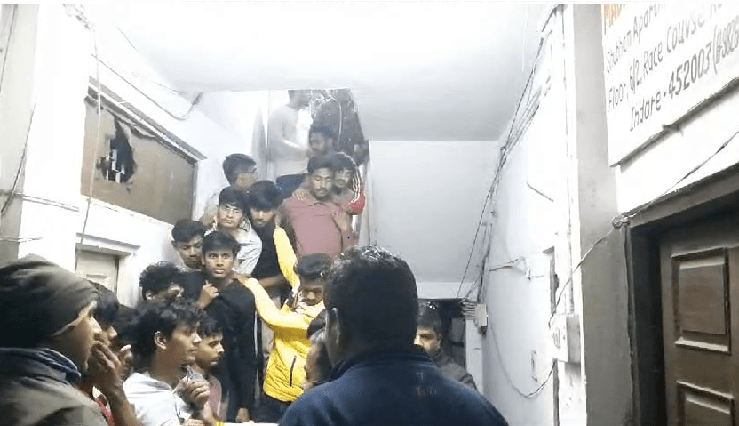 इंदौर के SGSITS में छात्रों के दो गुटाें में पत्थरबाजी, स्टूडेंट का सिर फोड़ा; तीन सीनियर्स पर केस 1 In Indore's SGSITS, two groups of students pelted stones, student's head broken; Case against three seniors, Indore, SGSITS, Kalluram News, Crime