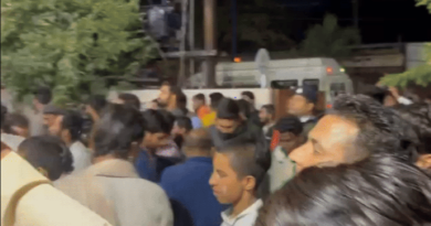 After molestation in Indore, there was ruckus at the police station at midnight, Hindu organization workers beat up the youth, indore, kalluram news, crime