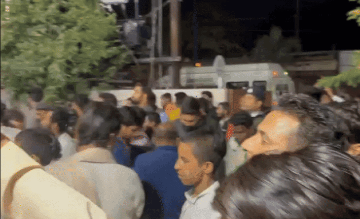 After molestation in Indore, there was ruckus at the police station at midnight, Hindu organization workers beat up the youth, indore, kalluram news, crime