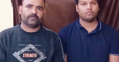 इंदौर एयरपोर्ट पर पकड़ाए सोने के दो तस्कर, फर्जी डॉक्यूमेंट पर कर रहे थे यात्रा 2 Two gold smugglers caught at Indore airport, traveling on fake documents, INdore Airport, Kalluram News, Indore, Crime