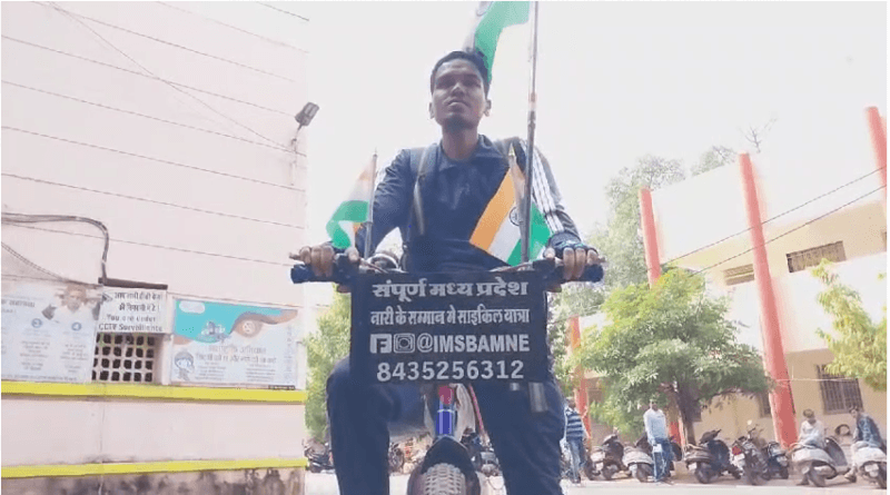 To honor women, a youth set out on a bicycle tour across the state, going to every district and giving memorandum, Kalluram News, Narmadapuram, Jabalpur, Surendra Bamne