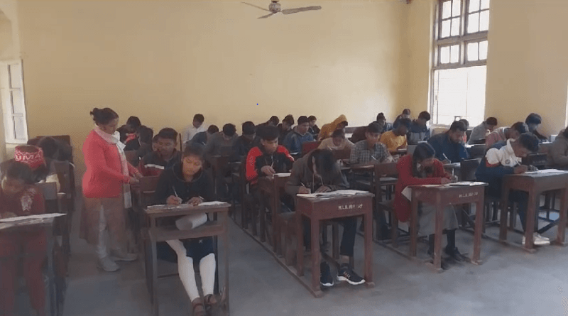 Students happy after seeing 10th class paper in Jabalpur, got shoes and socks removed before exam, jabalpur, MP Board Exam 10th Class,kalluram news