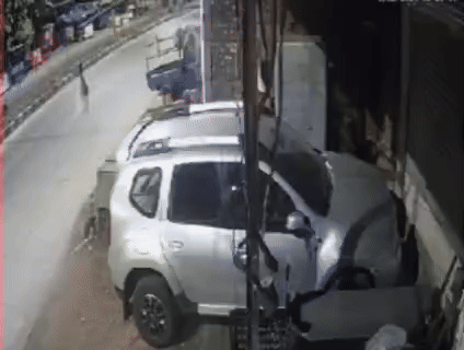 हाईस्पीड कार ने कार और ऑटो को मारी टक्कर, CCTV आया सामने 1 High speed car hits car and auto, CCTV surfaced, Kalluram News, Jabalpur, Accident