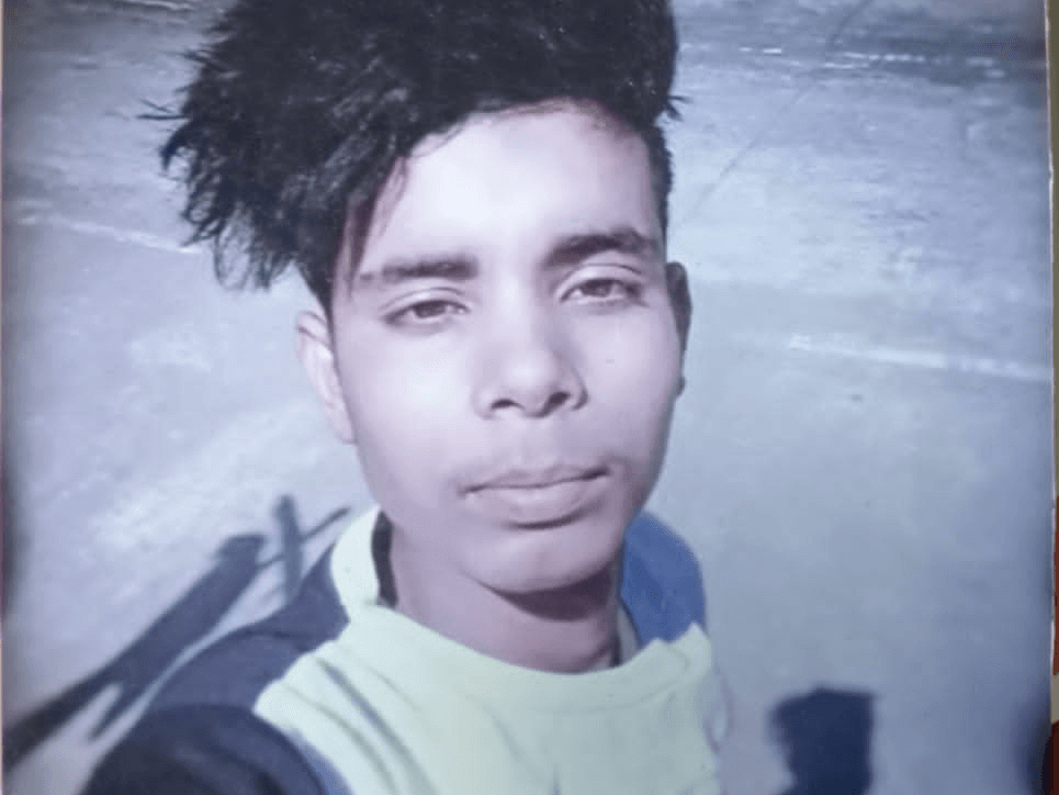 जबलुपर में युवक ने खून से लिखा- भाई मुझे माफ कर देना, मां से लिए 885 रु. खर्च हो गए; फिर फंदे पर झूल गया 1 The young man wrote in blood - Brother, please forgive me, I took Rs 885 from mother. Spent; then hanged himself, jabalpur, committee suicide, kalluram news