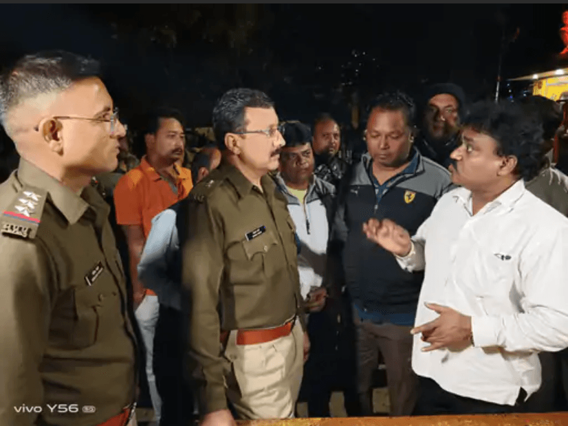 3 साल की मासूम से रेप की कोशिश, टीआई ने मां से कहा- शिकायत से बदनामी होगी; 5 घंटे थाने पर हंगामा 2 Attempt to rape a 3 year old innocent girl In Jabalpur, TI told the mother - complaint will bring defamation; Ruckus at the police station for 5 hours, Jabalpur, Kalluram News, Rukus after rape attempt, Crime
