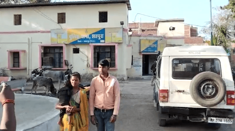 In Jabalpur, Tehsildar beat the couple, also broke their mobile; Allegation- Enraged over the issue of getting a ration card made, Kalluram News, Jabalpur, Today Updates, Mp News