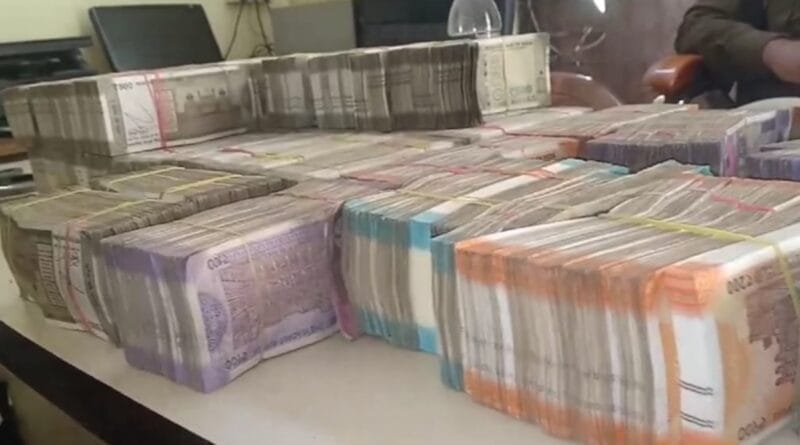 80 lakh cash found in car in Jabalpur, two youths and a woman arrested, Kalluram News, Jabalpur, Crime