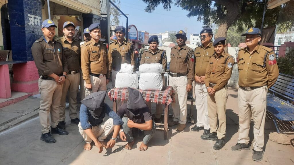 कटनी रेलवे स्टेशन से 19 किलो गांजा समेत दो तस्कर गिरफ्तार 1 Two youths arrested with 19 kg ganja from Katni railway station, katni, police action, kalluram news
