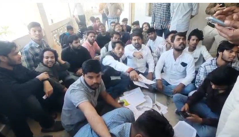 Cheating by keeping a guide in the exam hall, student union created ruckus in Maharishi Mahesh Yogi Vedic University, Kalluram News, Jabalpur, Education Updates, MSU Exam, MP News