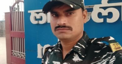 CRPF जवान जागा और बिस्तर पर खड़े होते ही गिर गया, फिर नहीं उठा, हार्ट अटैक की आशंका 3 CRPF jawan woke up and fell down while standing on the bed, did not wake up again, fear of heart attack, kalluram news, CRPF Jawan Dies Of Heart Attack In Shivpuri, kalluram news, shivpuri