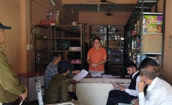 License for firecracker manufacturing, work stopped in many, investigation on 6 firecracker warehouses of Sihora and Majhauli, kalluram News, Sihora, Jabalpur, Harda FireCracker Blast