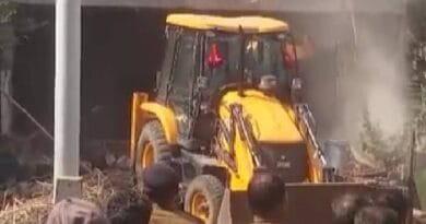 उज्जैन में भाजपा नेता, पत्नी की हत्या के आरोपियों के घर तोड़े, दो थानों का पुलिस बल रहा तैनात 2 BJP leaders in Ujjain broke the houses of those accused of murdering their wives, police forces from two police stations were deployed, ujjain, kalluram news, BJP leader and his wife murder case, crime