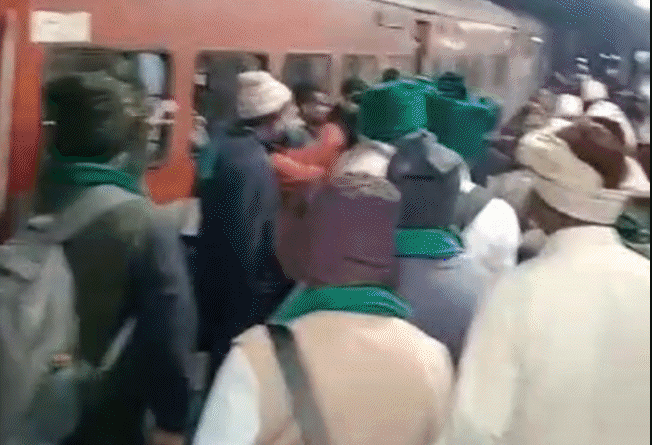 70 farmers from Karnataka boarded the train from Ujjain to Ayodhya, said - we wanted to go to Delhi, Ujjain, Kalluram News, Delhi Kisan Andolan, Bhopal, MP News