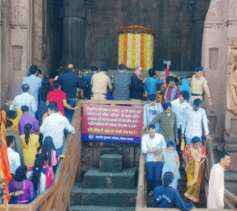 उज्जैन में लगातार 44 घंटे दर्शन देंगे महाकाल, ओंकारेश्वर में फूलों से सजा दरबार; कुबेरेश्वर धाम में रुद्राक्ष महोत्सव 5 Mahakal will give darshan for 44 hours continuously in Ujjain, the court decorated with flowers in Omkareshwar; Rudraksh Festival in Kubereshwar Dham, Mahashivratri, Kalluram News, Omkareshwar, Kubereshwar Dham