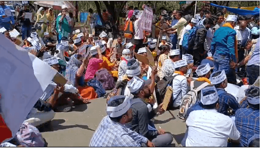 भोपाल में BJP कार्यालय के सामने बेरोजगार टीचर्स का प्रदर्शन, बोले- चयनित अभ्यर्थियों को नियुक्ति दी जाए 1 Unemployed teachers demonstrated in front of BJP office in Bhopal, said - selected candidates should be given appointment, Bhopal, Kalluram News, Today Updates