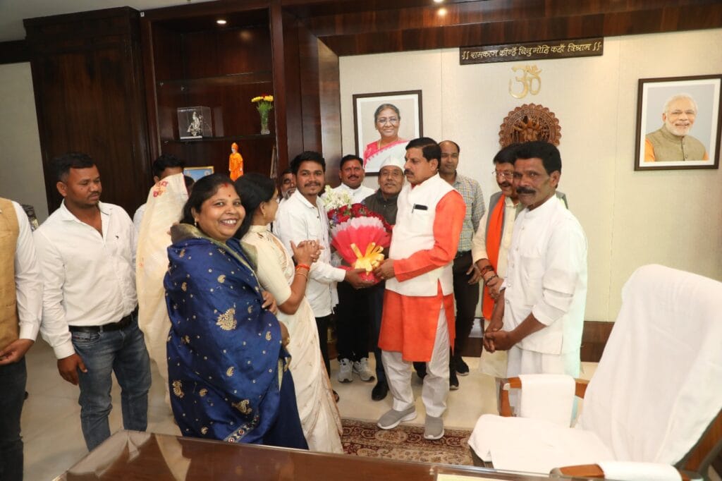छिंदवाड़ा के 7 पार्षदों ने BJP जॉइन की, भोपाल में कैलाश विजयवर्गीय ने दिलाई सदस्यता; नगर निगम में अल्पमत में आई कांग्रेस 2 7 councilors of Chhindwara joined BJP, Kailash Vijayvargiya got membership in Bhopal; Congress in minority in Municipal Corporation, BJP-congress controversy, Kailash vijayvergiya, Kalluram News, Political News, Chhindwara