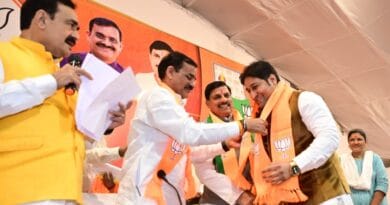 कमलनाथ के करीबी दीपक सक्सेना के बेटे अजय सक्सेना भाजपा में शामिल, पूर्व नेता प्रतिपक्ष अजय सिंह के समर्थकों ने छोड़ी कांग्रेस 3 Ajay Saxena, son of Deepak Saxena, close to Kamal Nath, joins BJP, supporters of former opposition leader Ajay Singh leave Congress, Kalluram News, Politics, MP BJP, Today Updates, Loksabha Election 2024