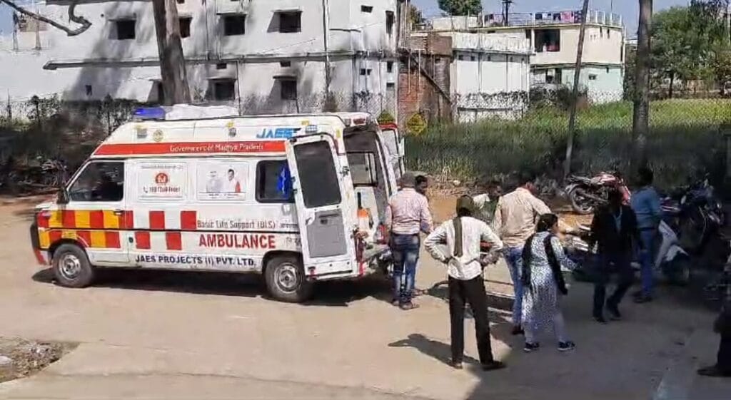 पिकअप ने बाइक को मारी टक्कर, एक की मौत, दो की हालत गंभीर 1 Pickup hits bike, one dead, two in critical condition, Kalluram News, Accident, Chhindwara, Today Updates